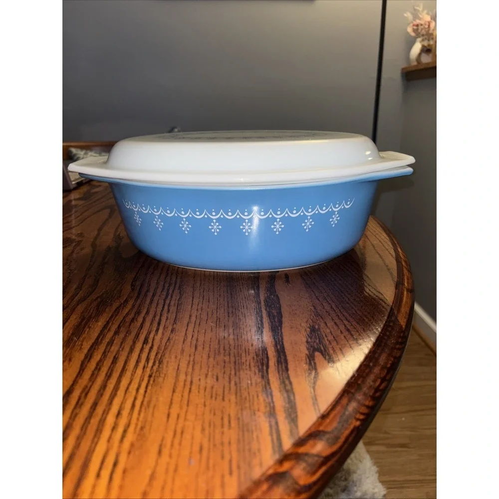 Vintage Pyrex Blue Snowflake Garland 045 2 1/2 QT Oval Casserole Dish W/Lid